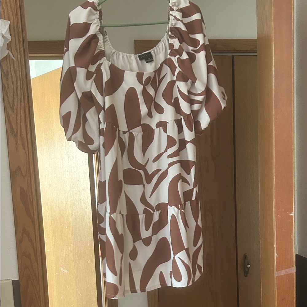 Sanctuary Brown and White Abstract Puff-Sleeve Tunic